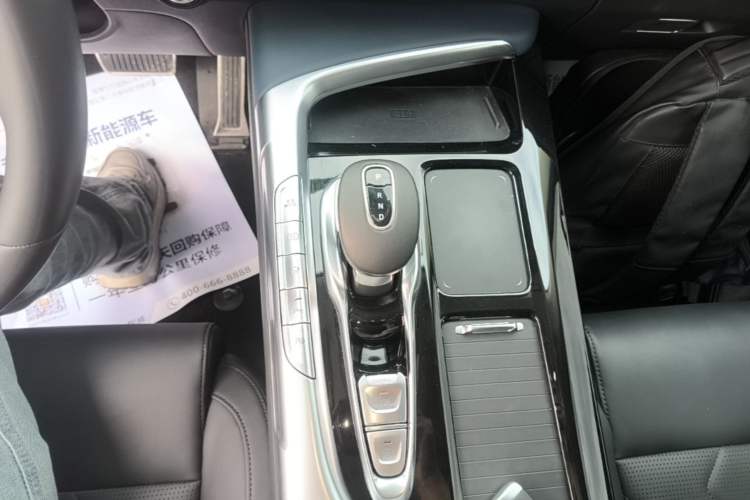 Used VOYAH FREE 2021 Four-Wheel Drive Standard Range-Extended Exclusive Luxury Package Gear Lever