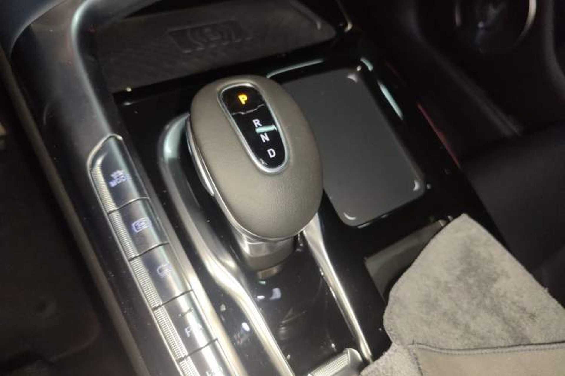Used VOYAH FREE 2021 Two-Wheel Drive Standard Pure Electric City Edition Gear Lever