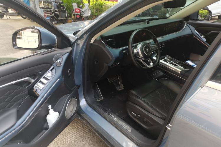 Used VOYAH FREE 2021 Four-Wheel Drive Standard Range-Extended Exclusive Luxury Package Interior 3