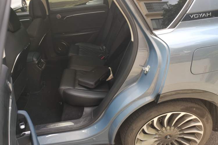 Used VOYAH FREE 2021 Four-Wheel Drive Standard Range-Extended Exclusive Luxury Package Interior 4