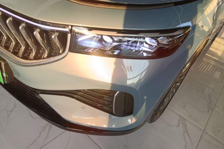 Used VOYAH FREE 2021 Four-Wheel Drive Standard All-Electric Exclusive Luxury Package Left Front Headlight
