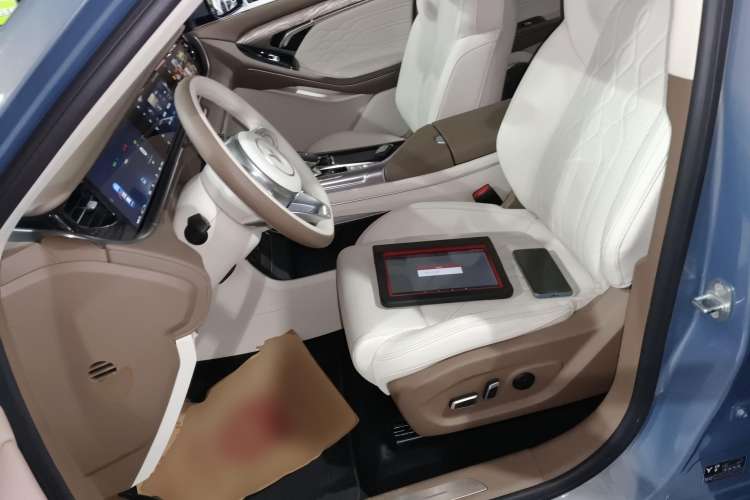 Used VOYAH FREE 2021 Four-Wheel Drive Standard Range-Extended Exclusive Luxury Package Left Front Seat