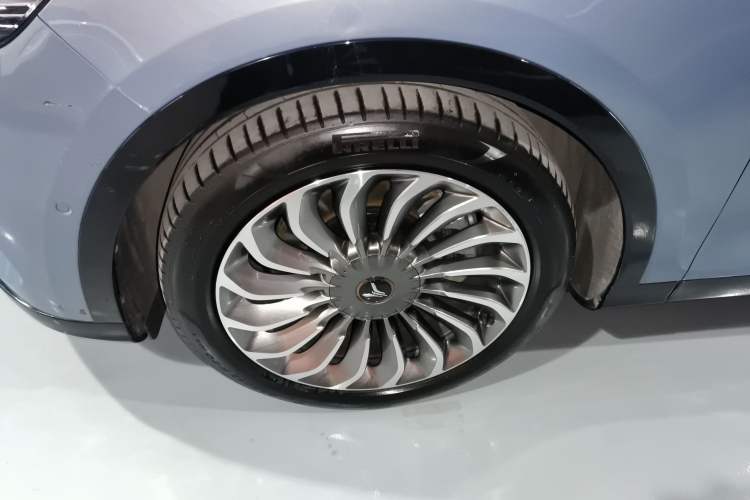 Used VOYAH FREE 2021 Four-Wheel Drive Standard Range-Extended Exclusive Luxury Package Left Front Wheel Hub
