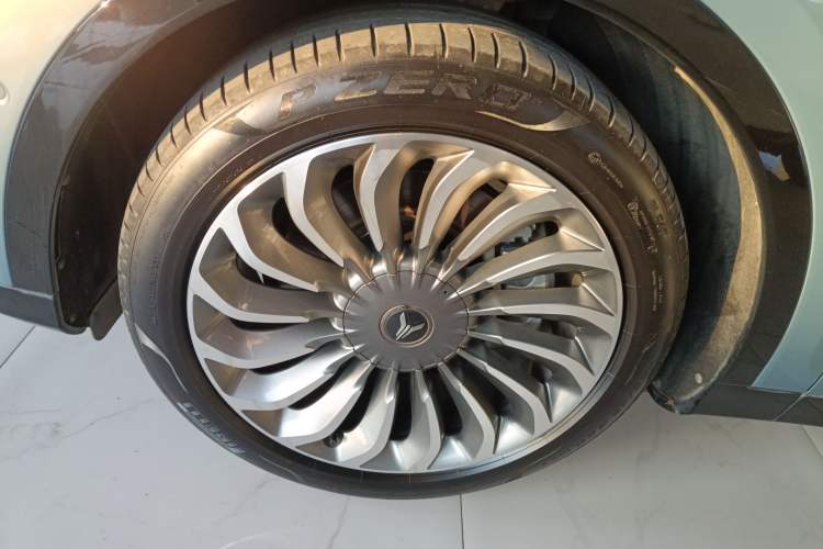 Used VOYAH FREE 2021 Four-Wheel Drive Standard All-Electric Exclusive Luxury Package Left Front Wheel Hub