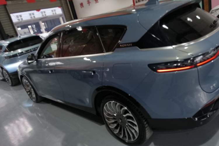 Used VOYAH FREE 2021 Four-Wheel Drive Standard Range-Extended Exclusive Luxury Package Left Side