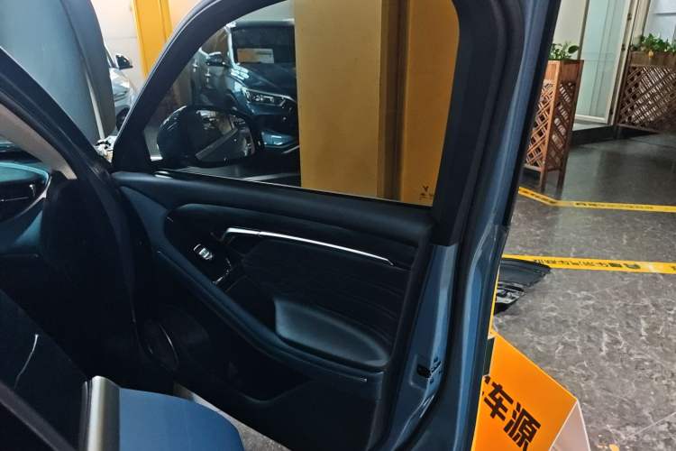 Used VOYAH FREE 2021 Four-Wheel Drive Standard Range-Extended Exclusive Luxury Package Right Front Door Interior
