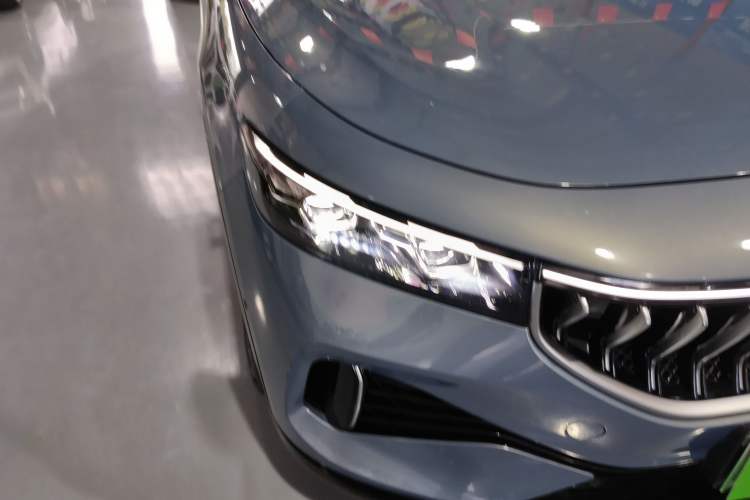Used VOYAH FREE 2021 Four-Wheel Drive Standard Range-Extended Exclusive Luxury Package Right Front Headlight