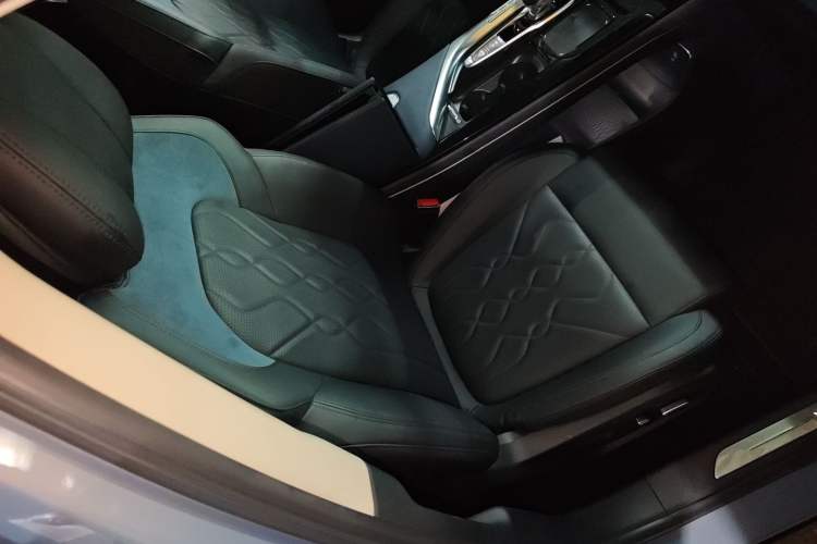 Used VOYAH FREE 2021 Four-Wheel Drive Standard Range-Extended Exclusive Luxury Package Right Front Seat