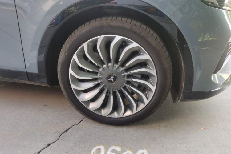 Used VOYAH FREE 2021 Four-Wheel Drive Standard Range-Extended Exclusive Luxury Package Right Front Wheel Hub