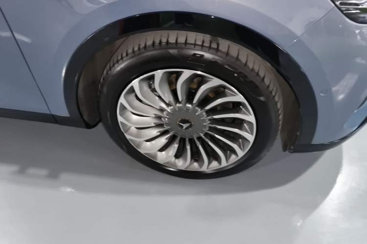 Used VOYAH FREE 2021 Four-Wheel Drive Standard Range-Extended Exclusive Luxury Package Right Front Wheel Hub