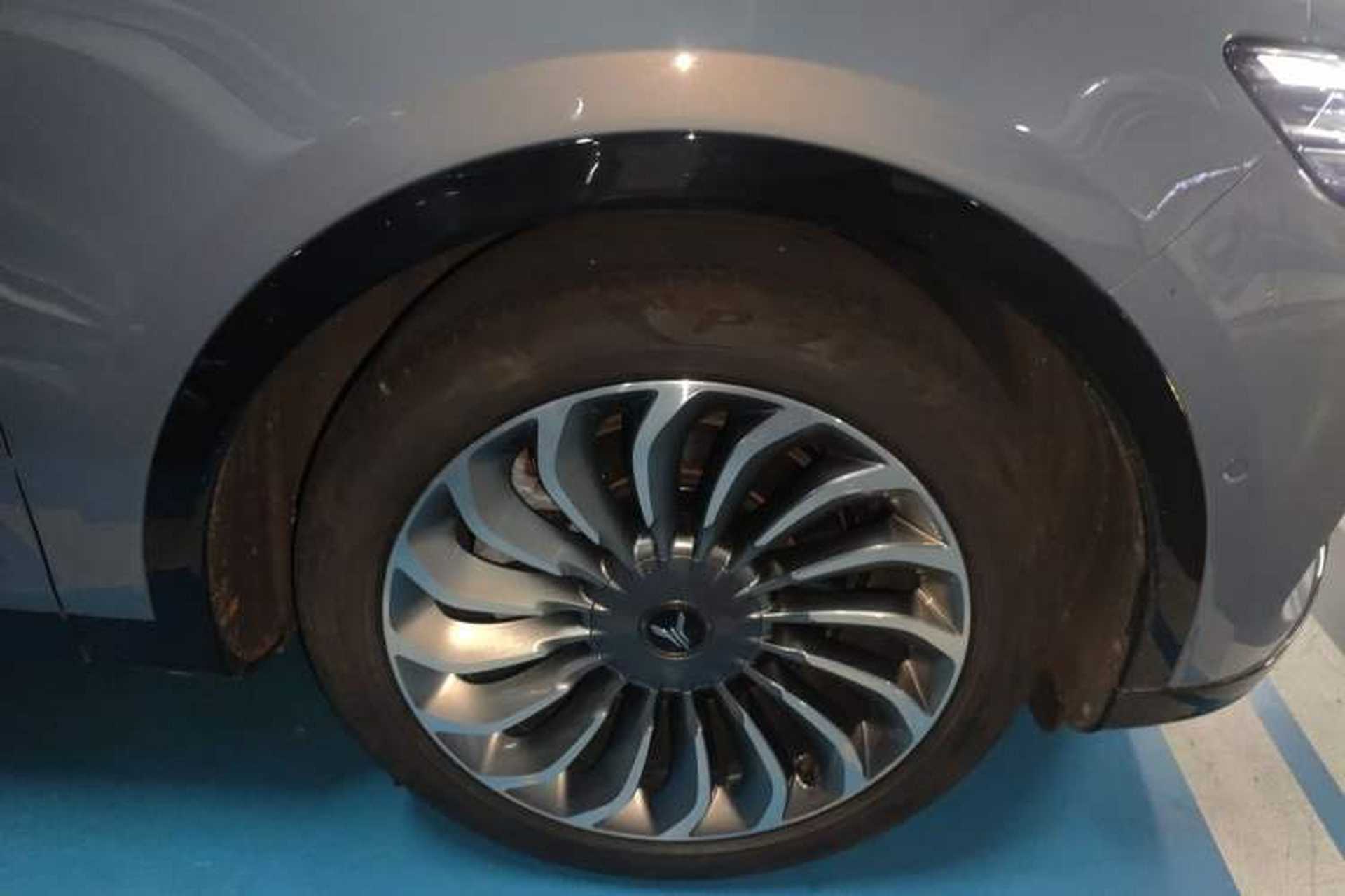 Used VOYAH FREE 2021 Two-Wheel Drive Standard Pure Electric City Edition Right Front Wheel Hub