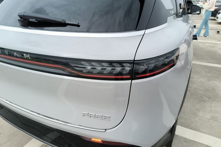 Used VOYAH FREE 2021 Four-Wheel Drive Standard Range-Extended Exclusive Luxury Package Right Rear Taillight