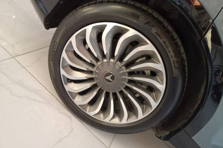 Used VOYAH FREE 2021 Four-Wheel Drive Standard All-Electric Exclusive Luxury Package Right Rear Wheel Hub