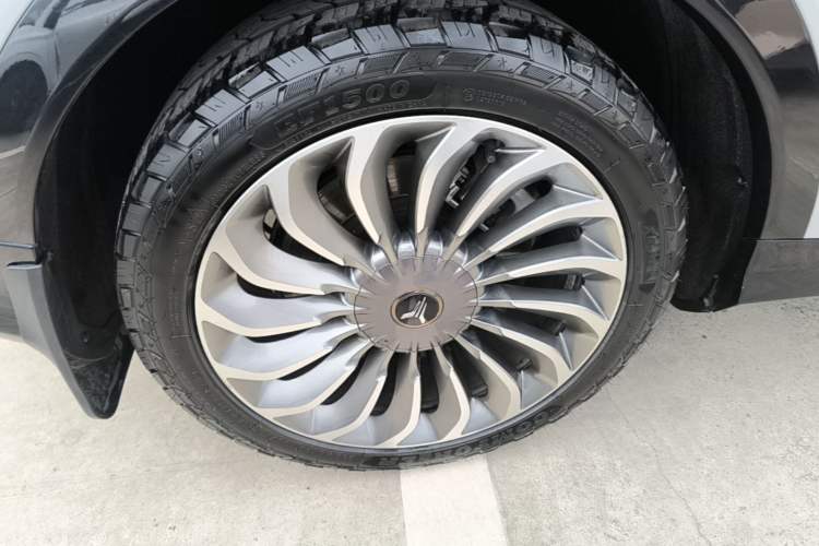 Used VOYAH FREE 2021 Four-Wheel Drive Standard Range-Extended Exclusive Luxury Package Right Rear Wheel Hub