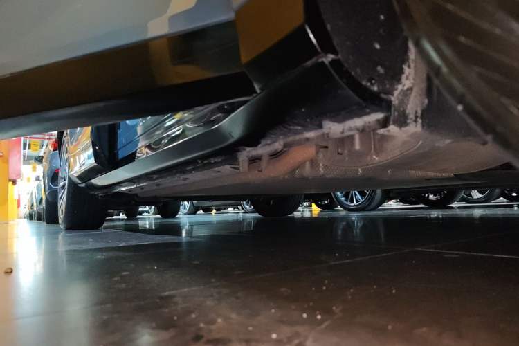 Used VOYAH FREE 2021 Four-Wheel Drive Standard Range-Extended Exclusive Luxury Package Right Side Sill