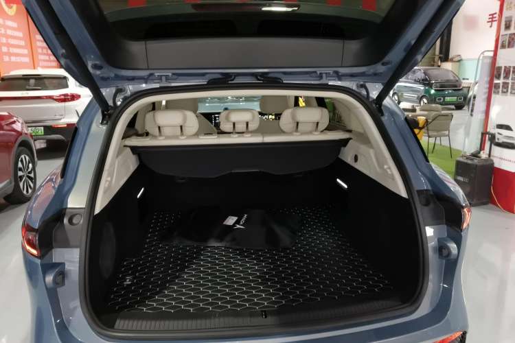 Used VOYAH FREE 2021 Four-Wheel Drive Standard Range-Extended Exclusive Luxury Package Trunk