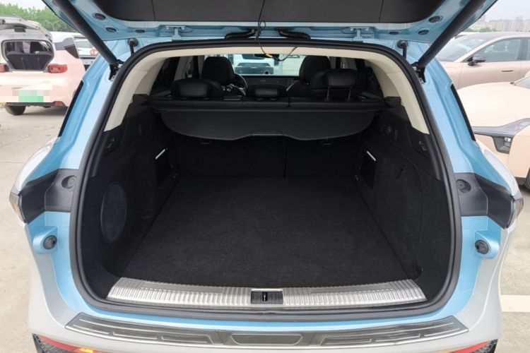 Used VOYAH FREE 2021 Four-Wheel Drive Standard Range-Extended Exclusive Luxury Package Trunk