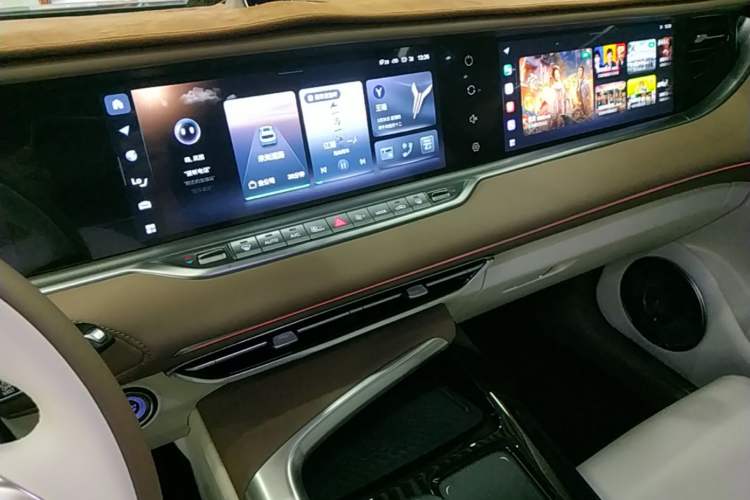 Used VOYAH FREE 2021 Four-Wheel Drive Standard Range-Extended Exclusive Luxury Package Audio And AC Panel