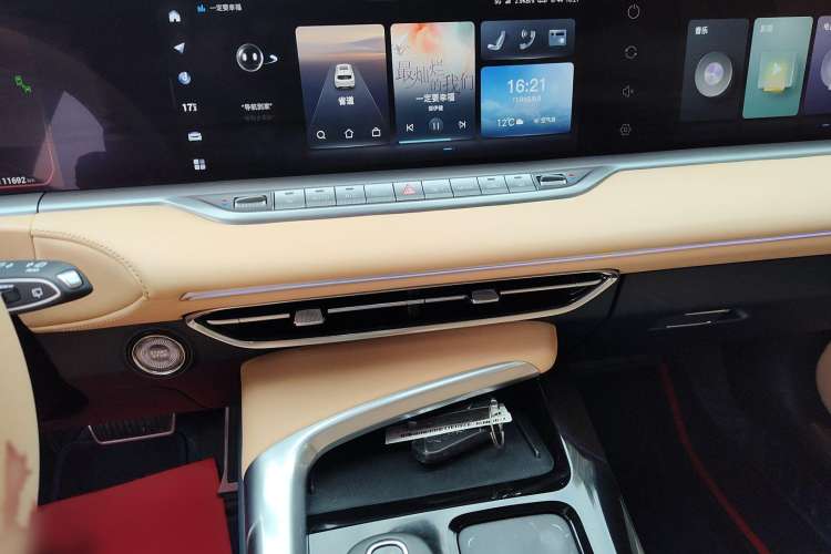 Used VOYAH FREE 2021 Two-Wheel Drive Standard Pure Electric City Edition Audio And AC Panel