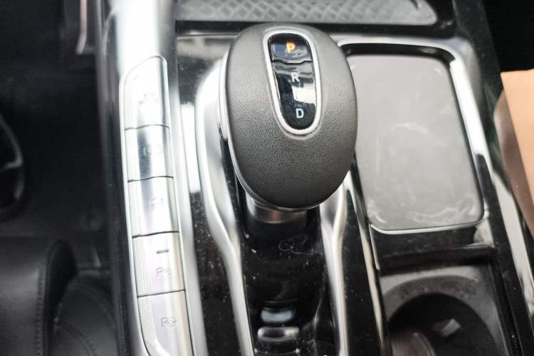 Used VOYAH FREE 2021 Four-Wheel Drive Standard Range-Extended Exclusive Luxury Package Gear Lever