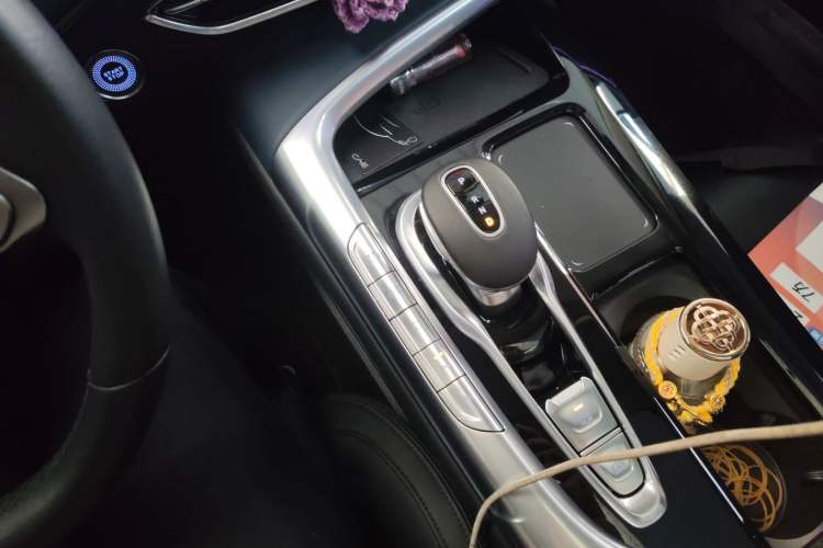 Used VOYAH FREE 2021 Four-Wheel Drive Standard Range-Extended Exclusive Luxury Package Gear Lever