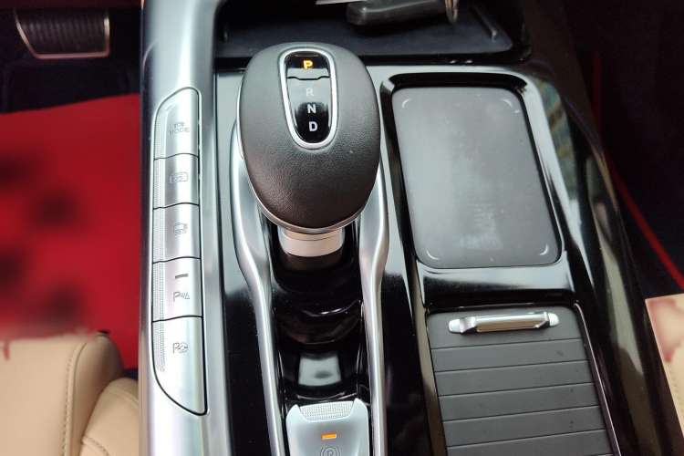 Used VOYAH FREE 2021 Two-Wheel Drive Standard Pure Electric City Edition Gear Lever