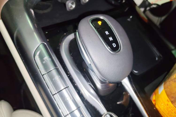 Used VOYAH FREE 2021 Two-Wheel Drive Standard Pure Electric City Edition Gear Lever
