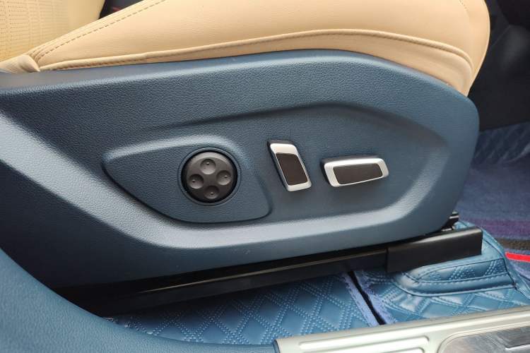 Used VOYAH FREE 2021 Two-Wheel Drive Standard Pure Electric City Edition Interior 12