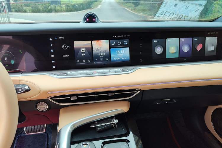 Used VOYAH FREE 2021 Two-Wheel Drive Standard Pure Electric City Edition Interior 6