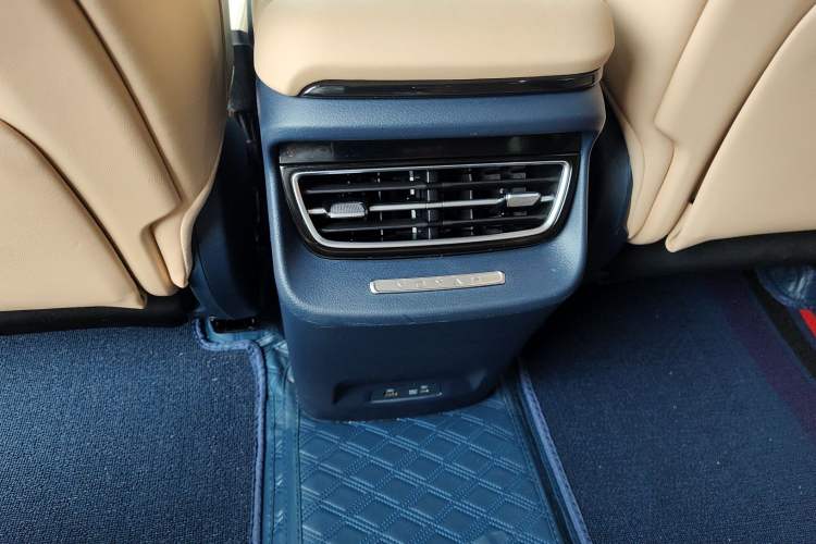 Used VOYAH FREE 2021 Two-Wheel Drive Standard Pure Electric City Edition Interior 9
