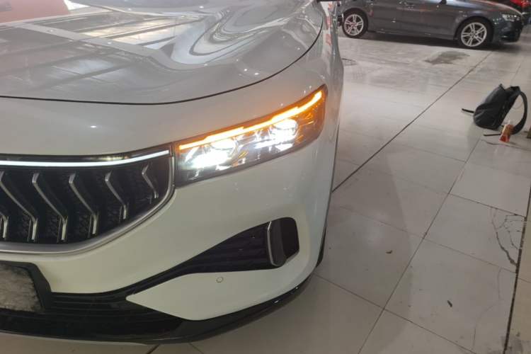 Used VOYAH FREE 2021 Four-Wheel Drive Standard All-Electric Exclusive Luxury Package Left Front Headlight
