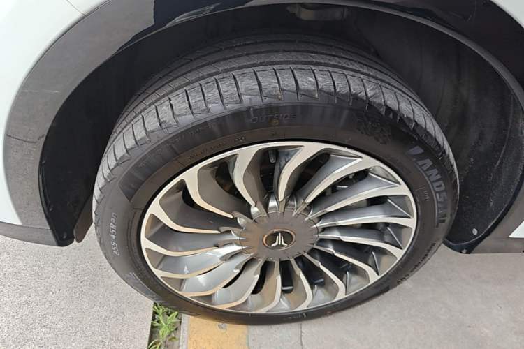 Used VOYAH FREE 2021 Four-Wheel Drive Standard Range-Extended Exclusive Luxury Package Left Front Wheel Hub