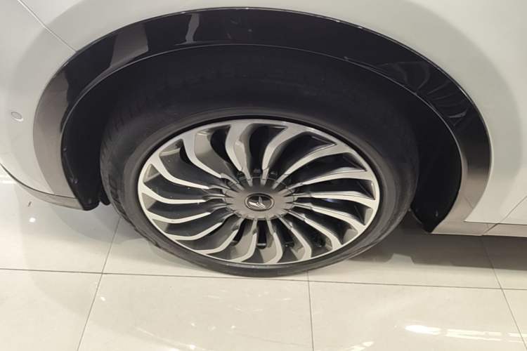 Used VOYAH FREE 2021 Four-Wheel Drive Standard Range-Extended Exclusive Luxury Package Left Front Wheel Hub