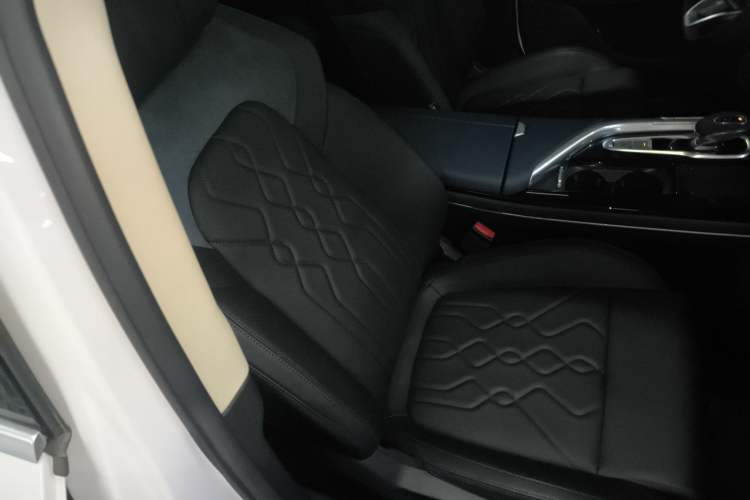 Used VOYAH FREE 2021 Two-Wheel Drive Standard Pure Electric City Edition Right Front Seat