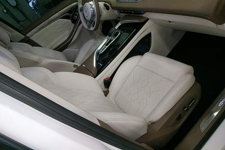 Used VOYAH FREE 2021 Four-Wheel Drive Standard Range-Extended Exclusive Luxury Package Right Front Seat