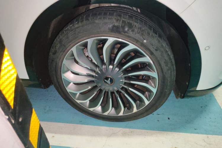 Used VOYAH FREE 2021 Two-Wheel Drive Standard Pure Electric City Edition Right Front Wheel Hub