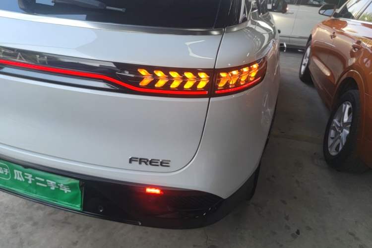 Used VOYAH FREE 2021 Four-Wheel Drive Standard Range-Extended Exclusive Luxury Package Right Rear Taillight