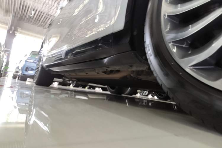 Used VOYAH FREE 2021 Four-Wheel Drive Standard Range-Extended Exclusive Luxury Package Right Side Sill
