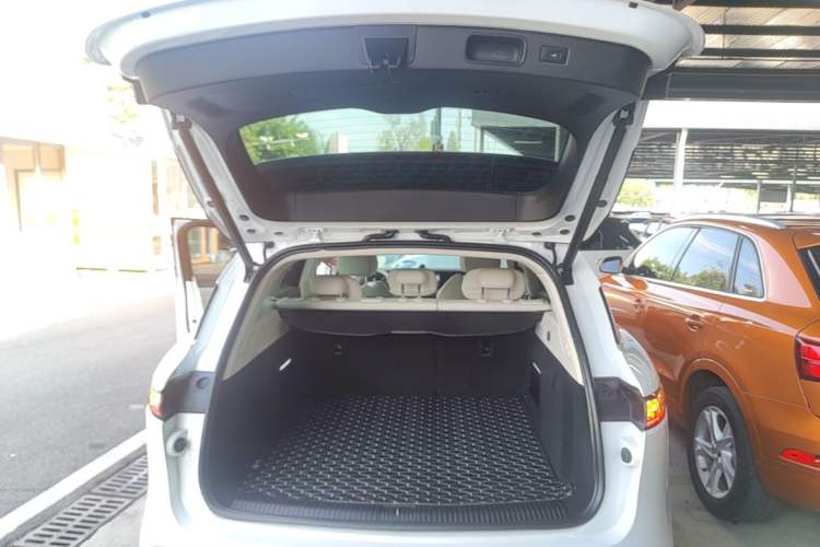 Used VOYAH FREE 2021 Four-Wheel Drive Standard Range-Extended Exclusive Luxury Package Trunk