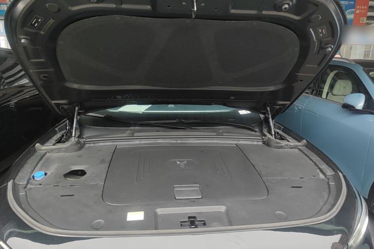 Used VOYAH FREE 2022 Four-Wheel Drive Ultra-Long Range Pure Electric Version Engine Bay