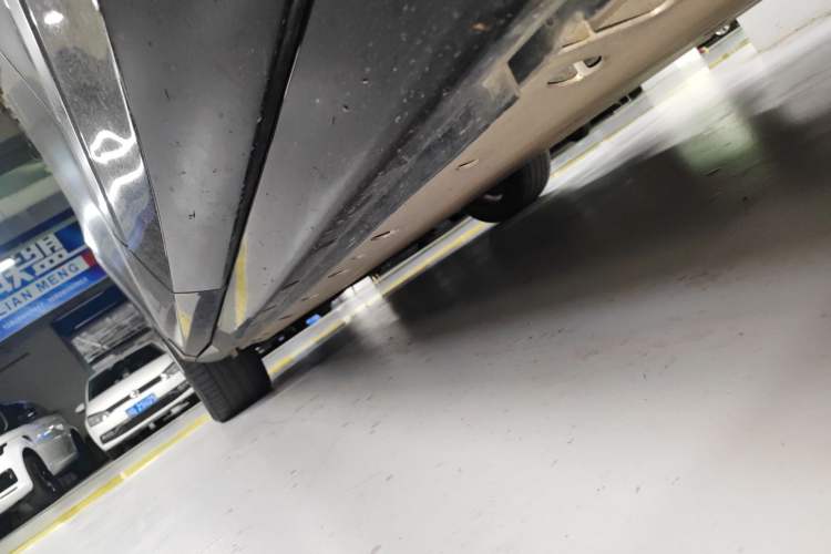 Used VOYAH FREE 2022 DNA Pure Electric Model Left Side Sill
