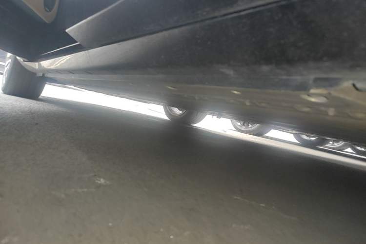 Used VOYAH FREE 2022 Four-Wheel Drive Ultra-Long Range Pure Electric Version Left Side Sill