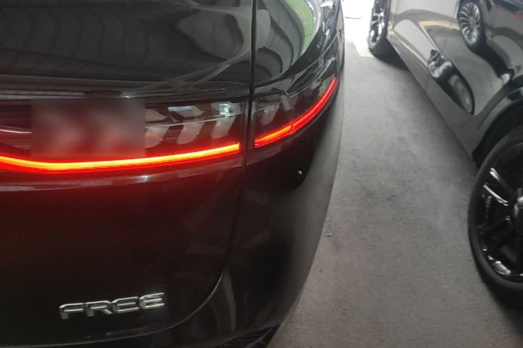 Used VOYAH FREE 2022 Four-Wheel Drive Ultra-Long Range Pure Electric Version Right Rear Taillight
