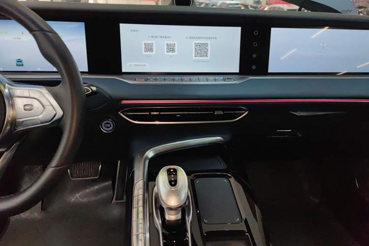 Used VOYAH FREE 2022 Four-Wheel Drive Ultra-Long Range Pure Electric Version Audio And AC Panel