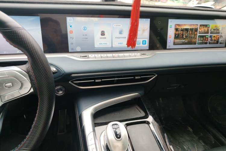Used VOYAH FREE 2022 Four-Wheel Drive Ultra-Long Range Pure Electric Version Audio And AC Panel
