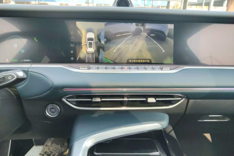 Used VOYAH FREE 2022 Four-Wheel Drive Ultra-Long Range Pure Electric Version Audio And AC Panel