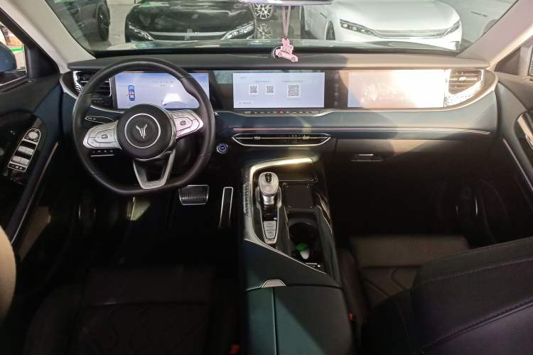 Used VOYAH FREE 2022 Four-Wheel Drive Ultra-Long Range Pure Electric Version Center Console