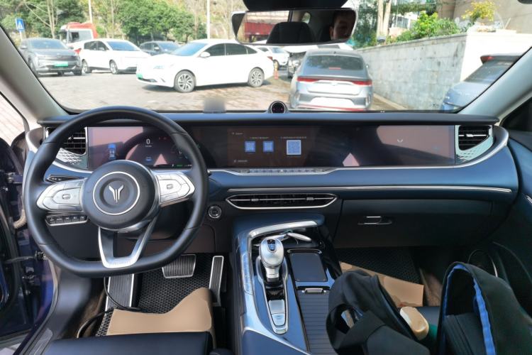 Used VOYAH FREE 2022 Four-Wheel Drive Ultra-Long Range Pure Electric Version Center Console