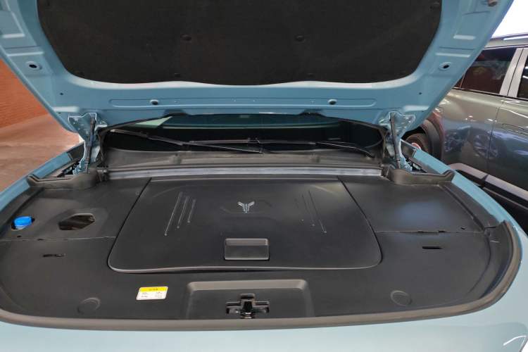 Used VOYAH FREE 2022 Four-Wheel Drive Ultra-Long Range Pure Electric Version Engine Bay
