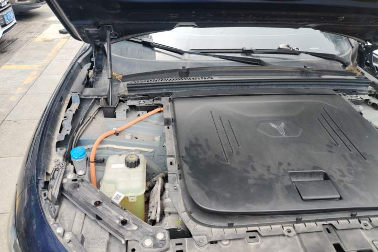 Used VOYAH FREE 2022 Four-Wheel Drive Ultra-Long Range Pure Electric Version Engine Bay Right